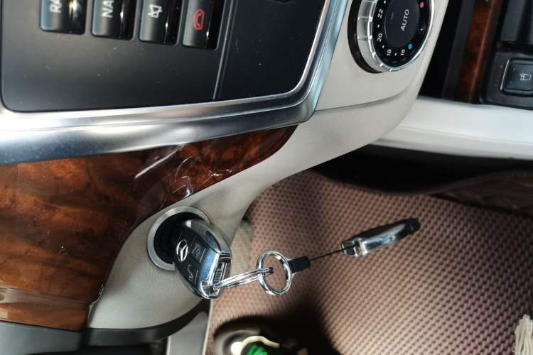 Used Mercedes-Benz M-Class 2014 ML 400 4MATIC Dynamic Model