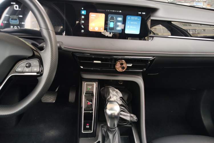 Used Roewe i5 2024 1.5L CVT Luxury Edition