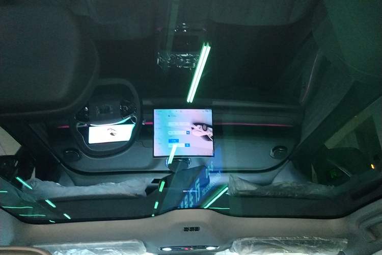 Used  Galaxy 8 2025 130km EM-i Deluxe Edition
