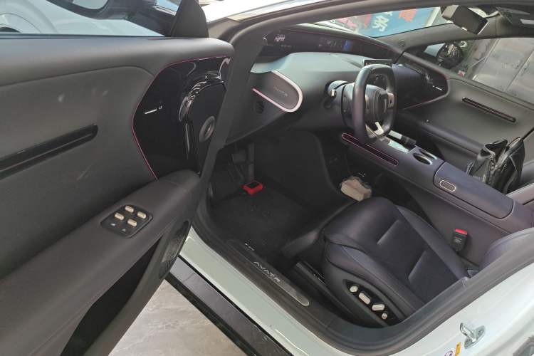 Used  07 2024 Max Extended-Range Edition
