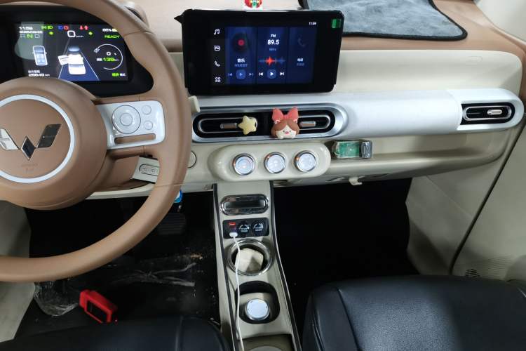 Used Wuling Hongguang MINIEV 2024 3rd Generation 215km Advanced Version
