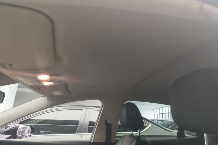 Used Hongqi E-QM5 2023 Base Travel Edition
