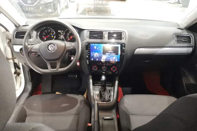 Used Volkswagen Sagitar 2015 1.6L Automatic Fashion Model
