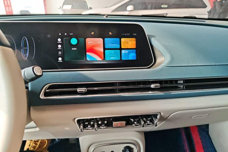 Used ORA Good Cat 2023 401 km Standard Range Luxury Version Lithium Iron Phosphate