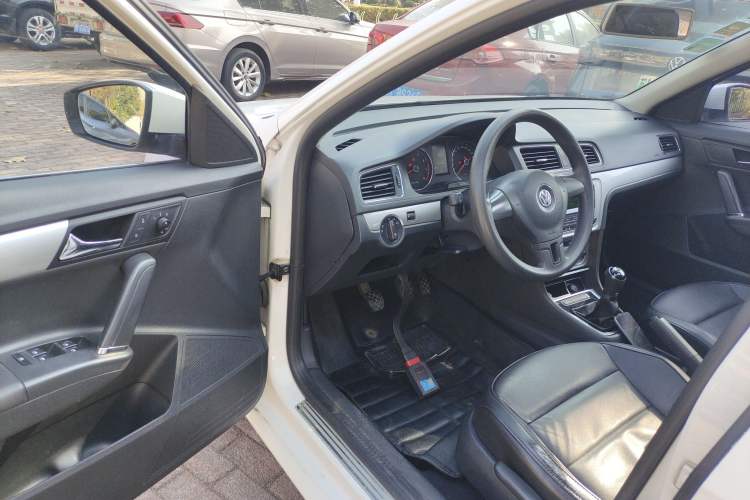 Used Volkswagen Gran Lavida 2013 1.6L Manual Comfort Model