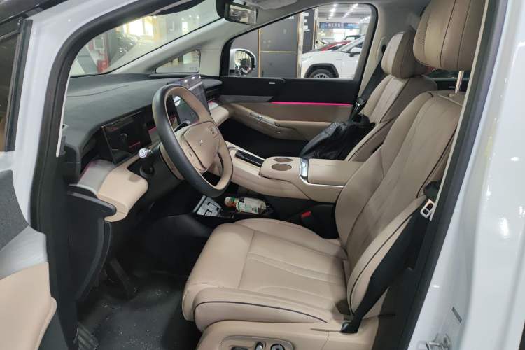 Used XPeng X9 2024 702 Ultra-Long Range Max
