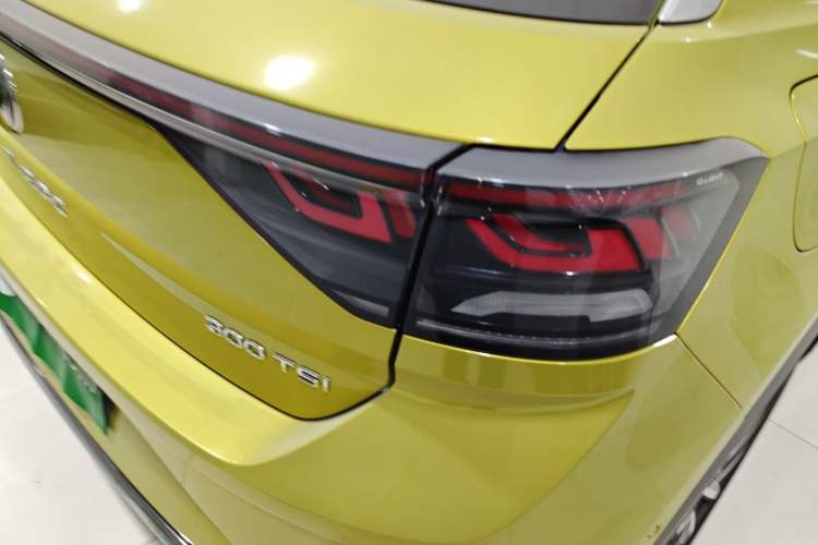 Used Volkswagen T-ROC 2023 300TSI DSG Two-Wheel Drive Starlight Edition