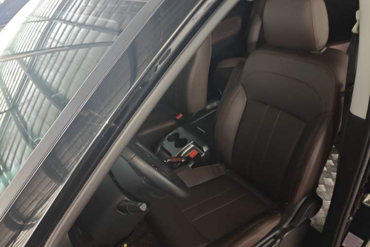 Used FORTHING Lingzhi PLUS 2021 Travel Edition 2.0L Manual Luxury 7-Seater
