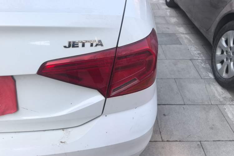 Used Volkswagen Jetta 2017 1.4L Manual Fashion Edition
