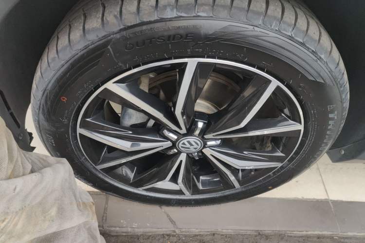 Used Volkswagen Tiguan L 2020 330TSI Automatic Two-Wheel Drive Smart Luxury Edition China VI Standard
