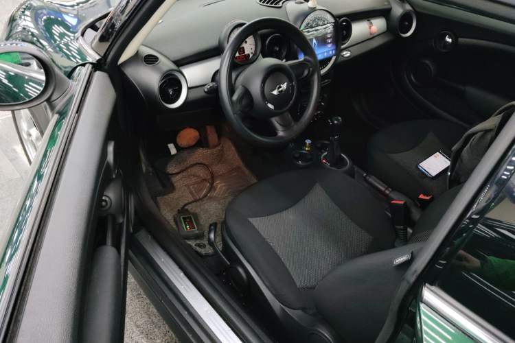 Used  MINI 2011 1.6L ONE
