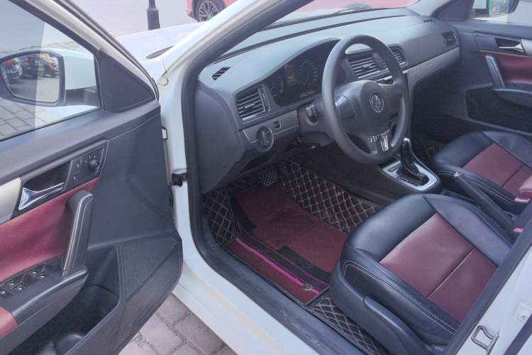 Used Volkswagen Gran Lavida 2013 1.6L Automatic Fashion Model
