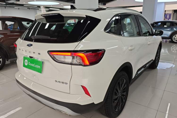 Used Ford Escape 2024 EcoBoost 245 Two-Wheel-Drive Titanium Edition