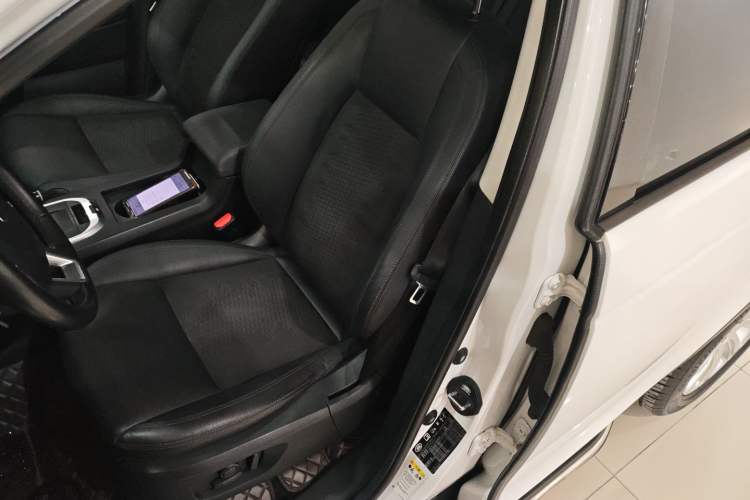 Used Land Rover Discovery Sport 2019 240 PS PURE Edition China VI Standard
