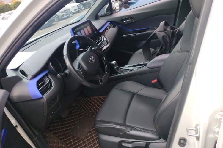 Used Toyota IZOA 2018 2.0L Yichi Version China VI Standard
