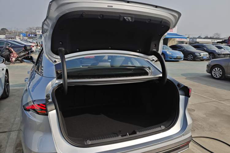 Used  L6 2025 EM-i 140km Starship Edition