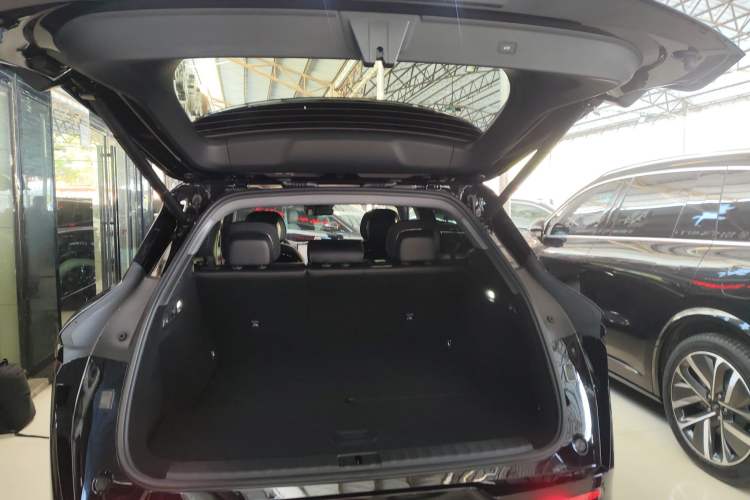 Used Zeekr 7X 2025 100 kWh Long-Range Rear-Wheel Drive with Intelligent Driving Features
