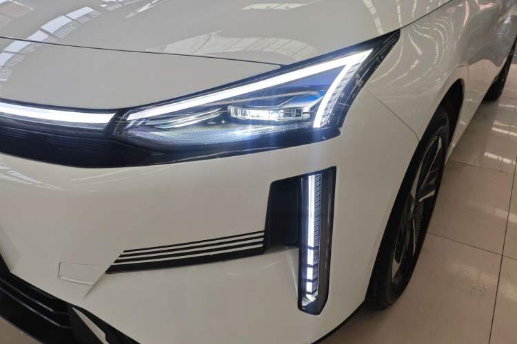 Used  L6 2025 EM-i 140km Starship Edition