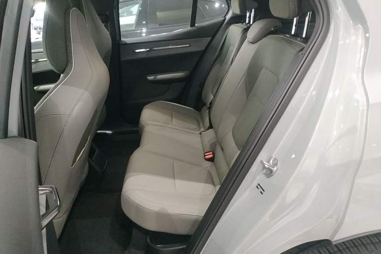 Used Volvo EX30 2025 Rear-Drive Long-Range Version Ultra