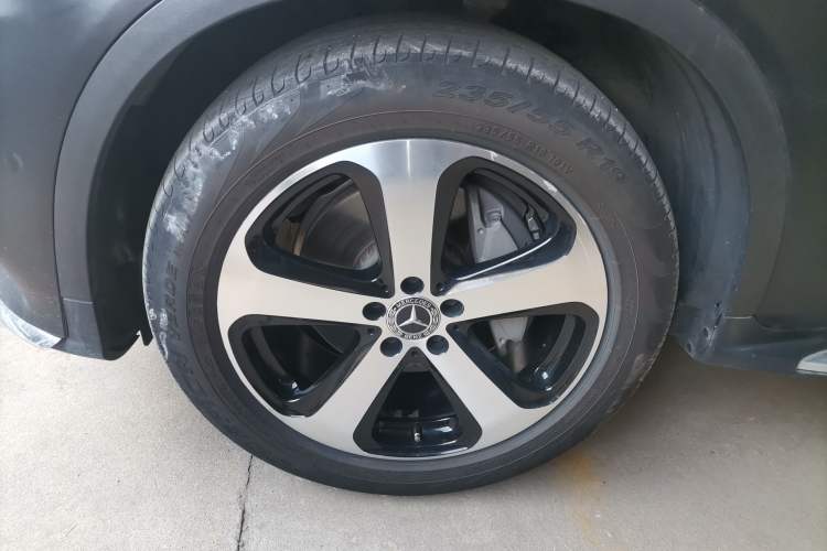 Used Mercedes-Benz GLC 2018 Facelift GLC 260 4MATIC Luxury Edition
