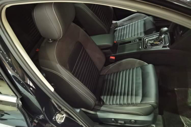 Used Volkswagen Magotan 2020 330TSI DSG Leading Model
