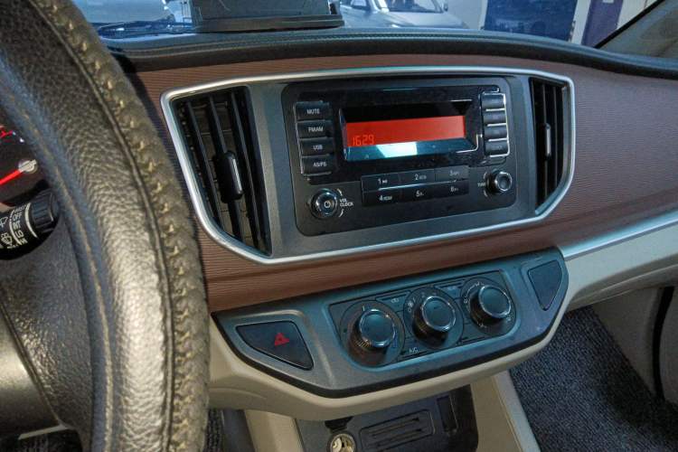 Used FORTHING Lingzhi 2019 M5L 1.6L 7-Seater Base Model China VI Standard
