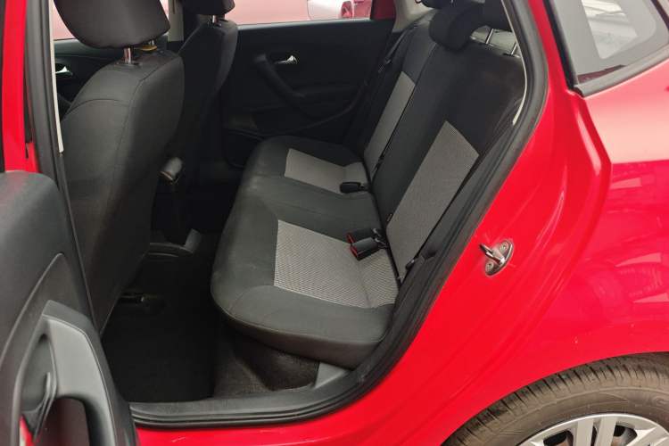 Used Volkswagen Polo 2016 1.4L Manual Fashion Model