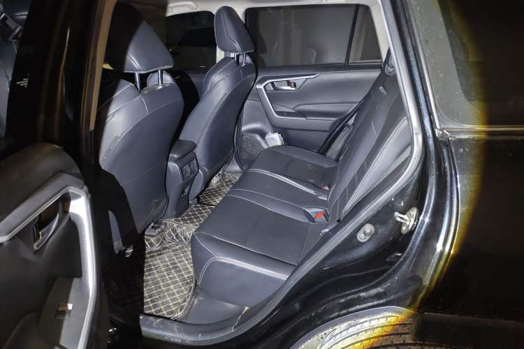 Used Toyota Wildlander 2021 2.0L CVT 4x4 Luxury Edition
