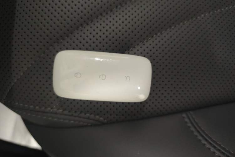 Used  L6 2025 EM-i 140km Starship Edition