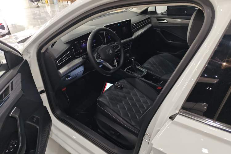 Used Volkswagen Sagitar 2023 300TSI DSG Excellence Edition
