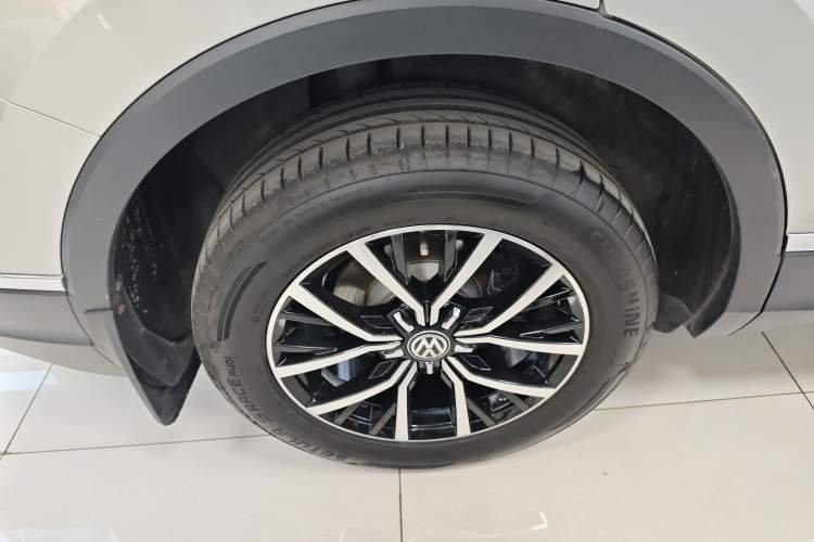 Used Volkswagen Tiguan L 2017 330TSI Automatic Two-Wheel Drive Luxury Edition
