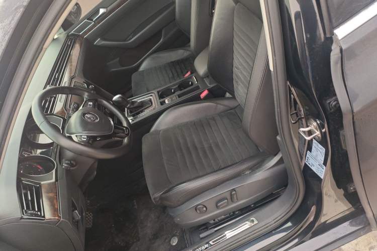 Used Volkswagen Magotan 2017 330TSI DSG Luxury Model
