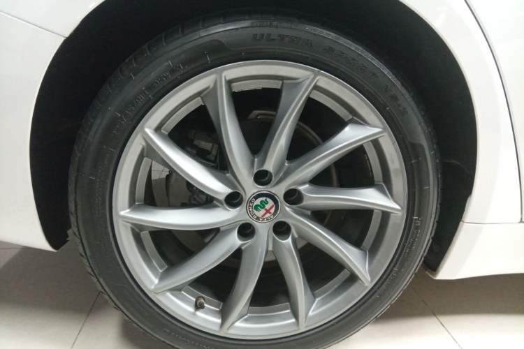 Used Alfa Romeo Giulia 2017 2.0T 200HP Luxury Edition

