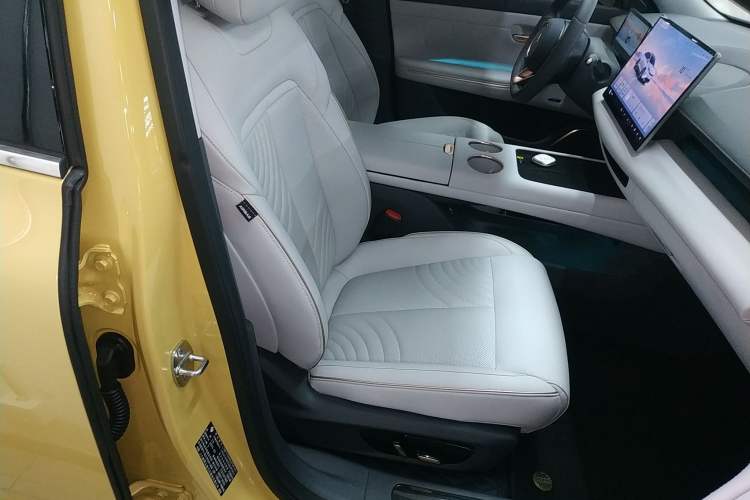 Used Baojun Enjoy 2025 Plug-in Hybrid 140km Luxury Edition
