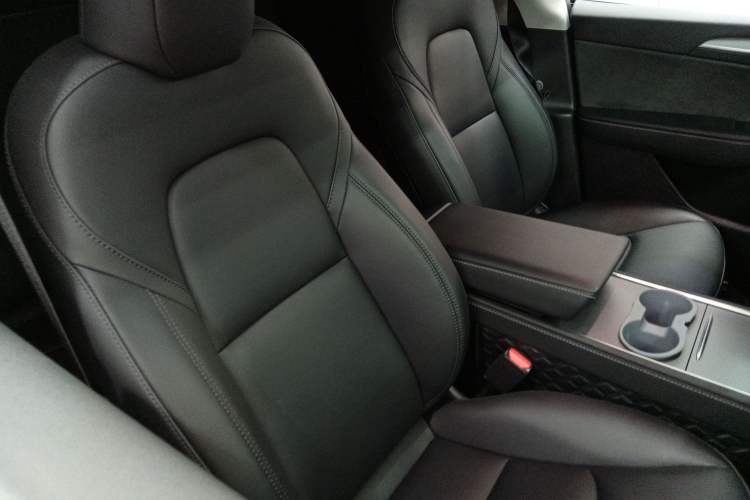 Used Tesla Model Y 2023 Rear-Wheel-Drive Version
