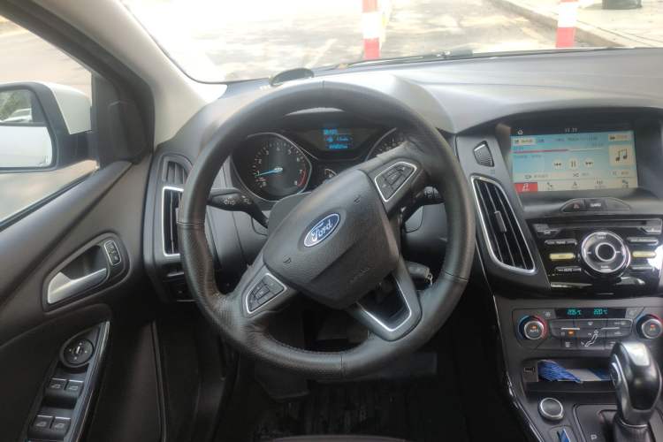 Used Ford Focus 2017 Sedan 1.6L Automatic Fashion Edition Smart Drive Version
