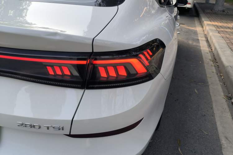 Used Volkswagen Lamando 2022 Lavida L 280TSI DSG Cool & Spicy Edition