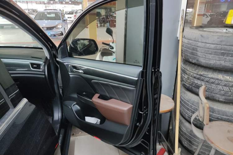 Used GAC Trumpchi GS7 2017 320T Two-Wheel-Drive Luxury Model