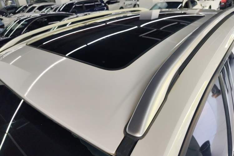 Used Ford Kuga 2017 EcoBoost 180 Two-Wheel-Drive Platinum Edition
