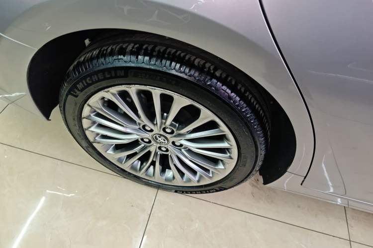 Used Toyota Avalon 2019 Dual-Engine 2.5L XLE Prestige Version China VI Standard