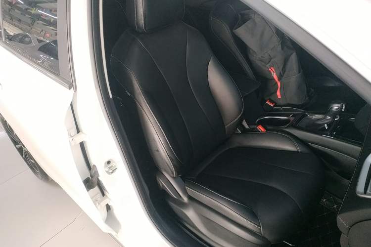 Used Roewe i5 2020 1.5L Automatic 4G Connect Luxury Flagship Edition
