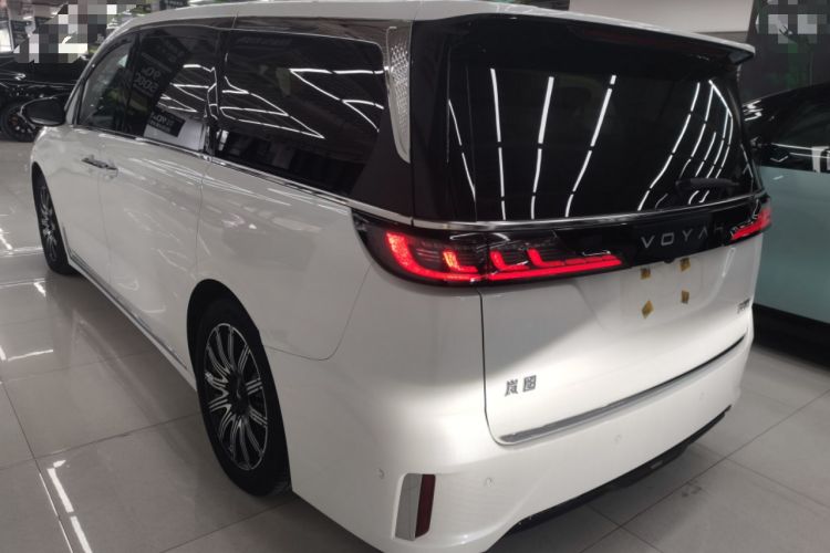 Used VOYAH Dream 2025 EV Four-Wheel Drive Flagship Kunpeng Edition
