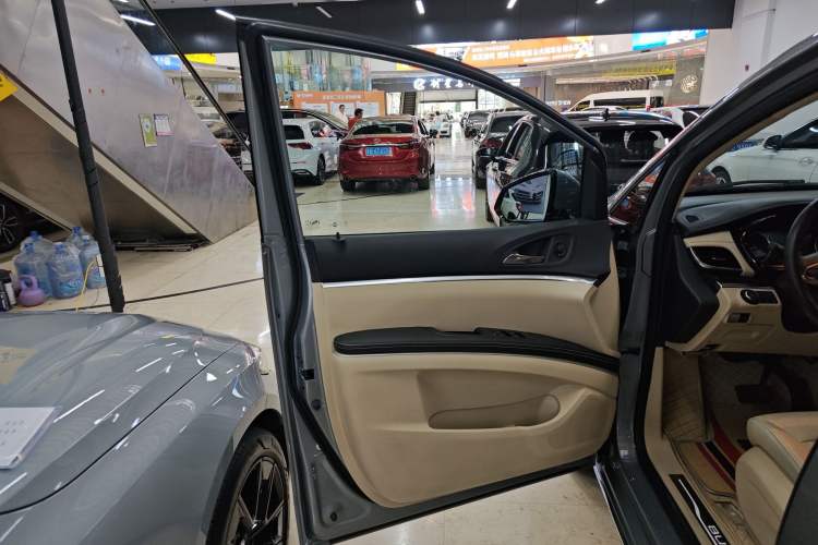 Used Buick GL8 2023 Land Business Class Smart Deluxe Model
