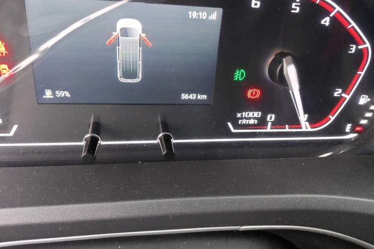 Used SAIC MAXUS Xintu V80 2025 PRO Aoyuntong 2.0T Manual Short Wheelbase Mid-Height 5/6-Seater