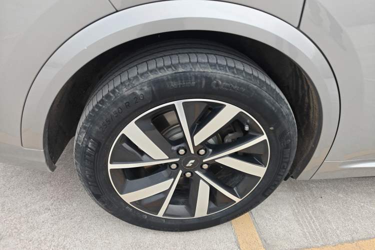 Used Li Auto L8 2023 Pro Model
