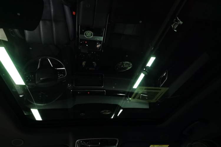 Used Land Rover Range Rover Velar 2022 250 PS Sparkling Heritage Edition
