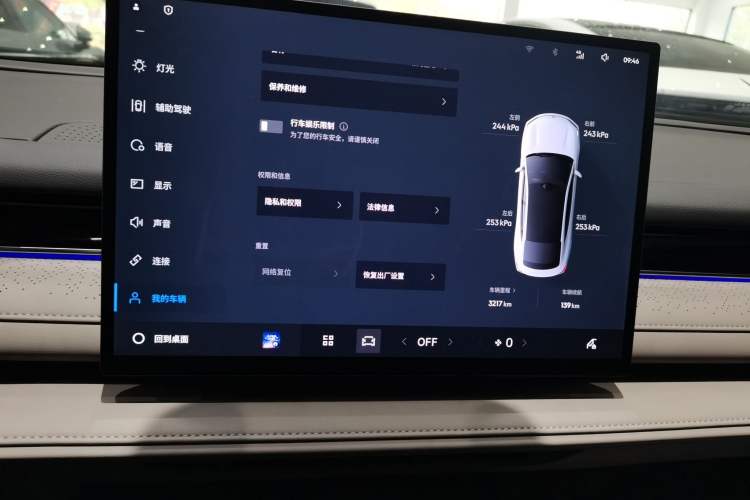 Used  Galaxy 8 2025 130km EM-i Deluxe Edition