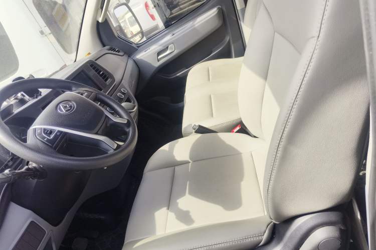 Used SAIC MAXUS Xintu V80 2023 2.0T AMT Classic Aoyuntong Long Wheelbase Mid-Height 6/7/8/9-Seater