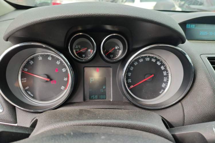 Used Buick Encore 2015 1.4T Automatic Two-Wheel Drive Urban Elite Version
