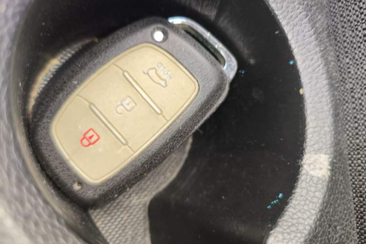 Used Hyundai ix25 2015 1.6L Automatic Two-Wheel-Drive Deluxe DLX Model